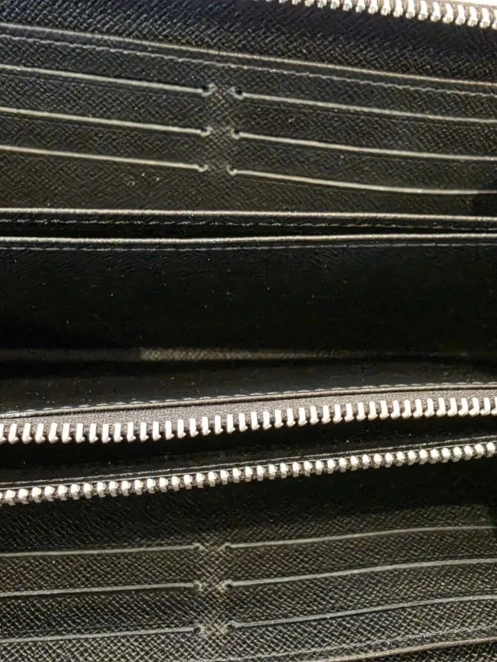 Authentic Louis Vuitton Zippy Wallet in Black Epi Leather